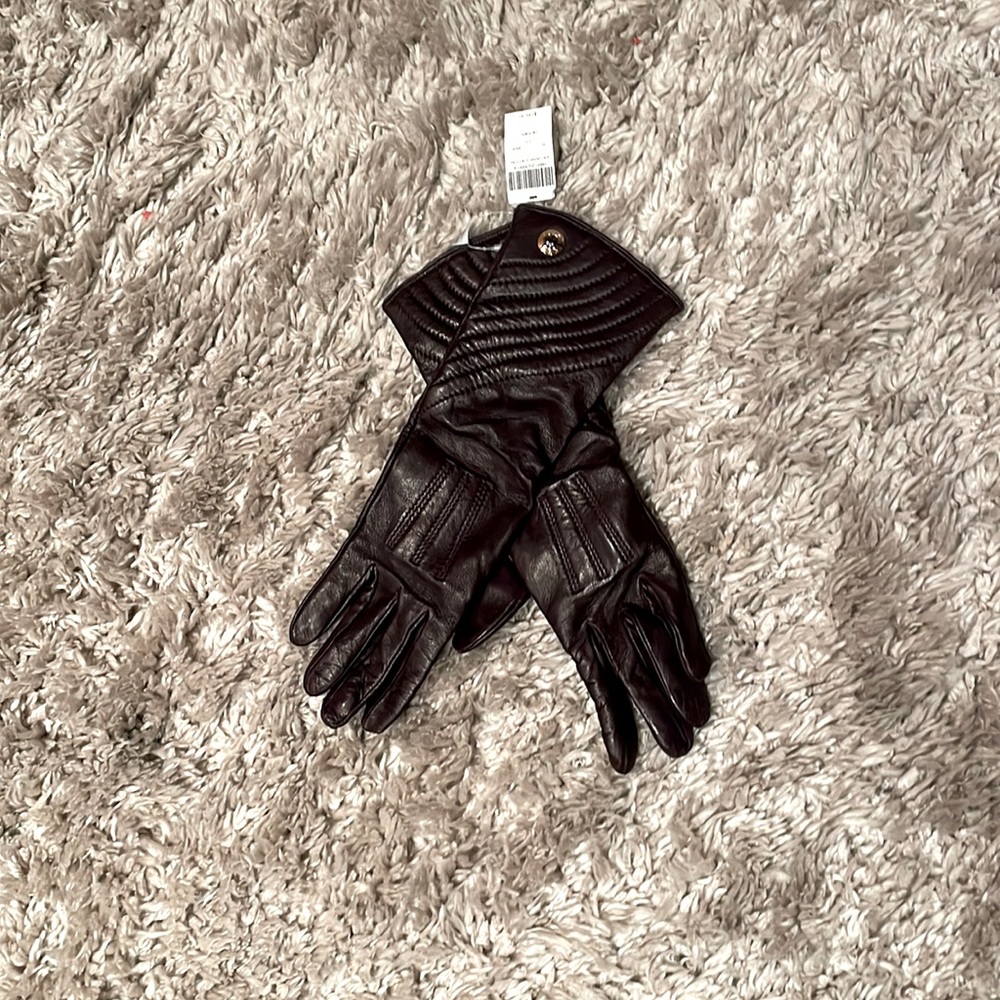 New leather gloves